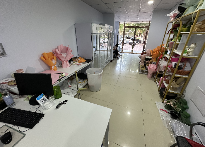辛集建设大街120平成熟花店转让